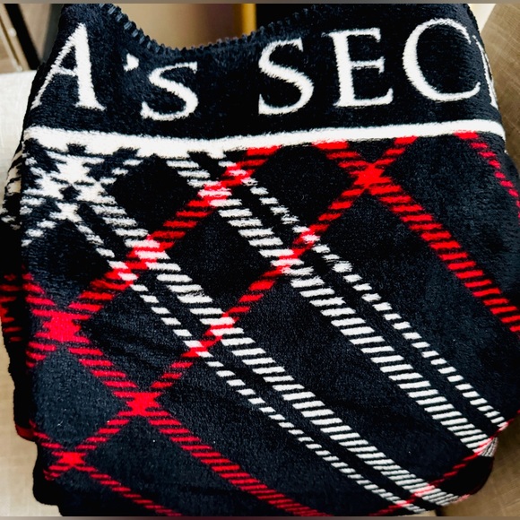 PINK Victoria's Secret Red and Black Checkered Blanket Cozy Plush Blanket - Picture 2 of 4